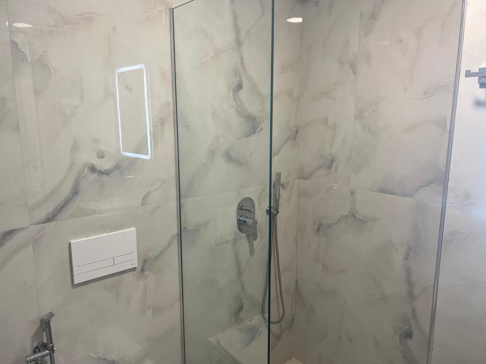 Agimi Hotel Ксамил Екстериор снимка