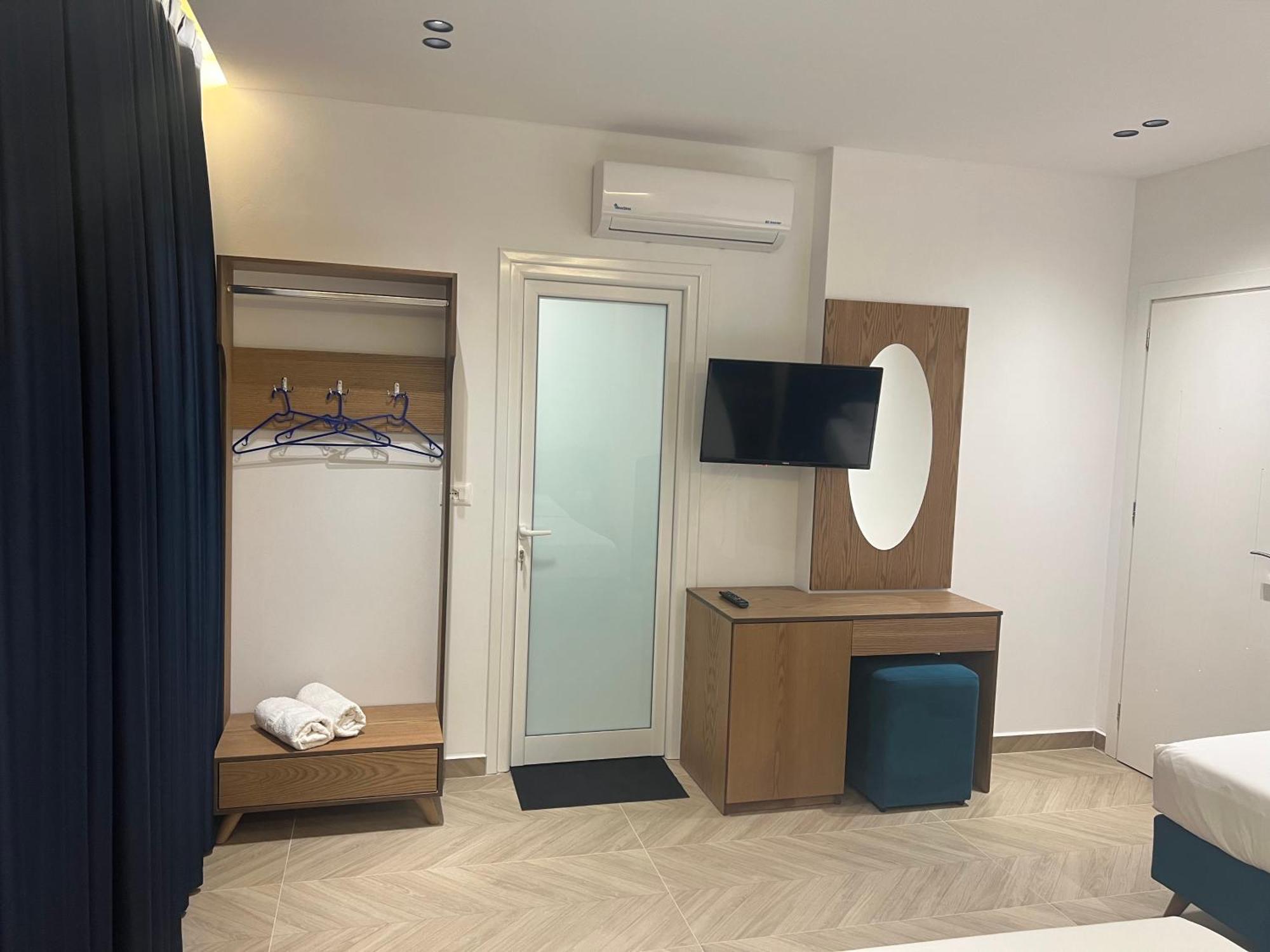 Agimi Hotel Ксамил Екстериор снимка