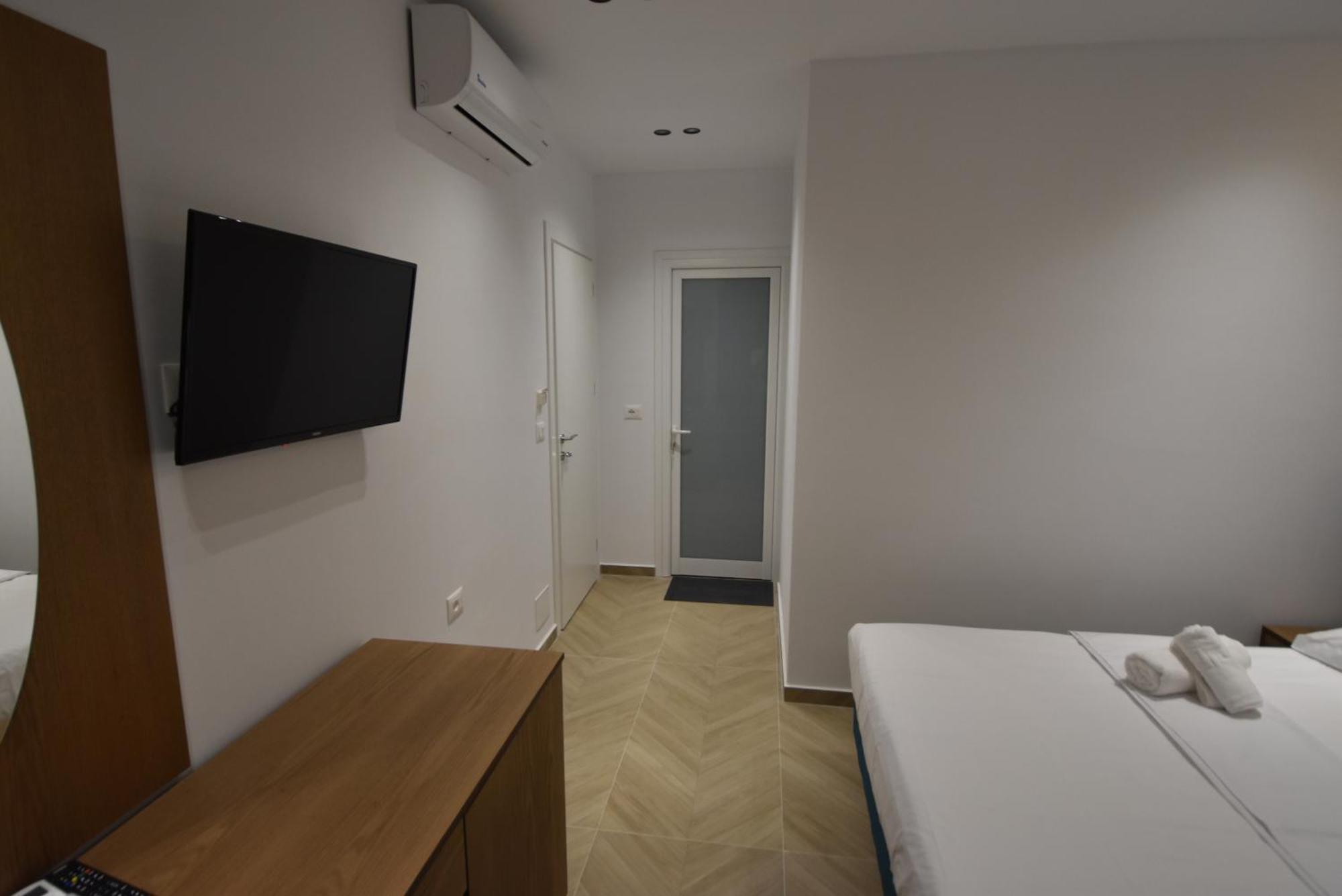Agimi Hotel Ксамил Екстериор снимка