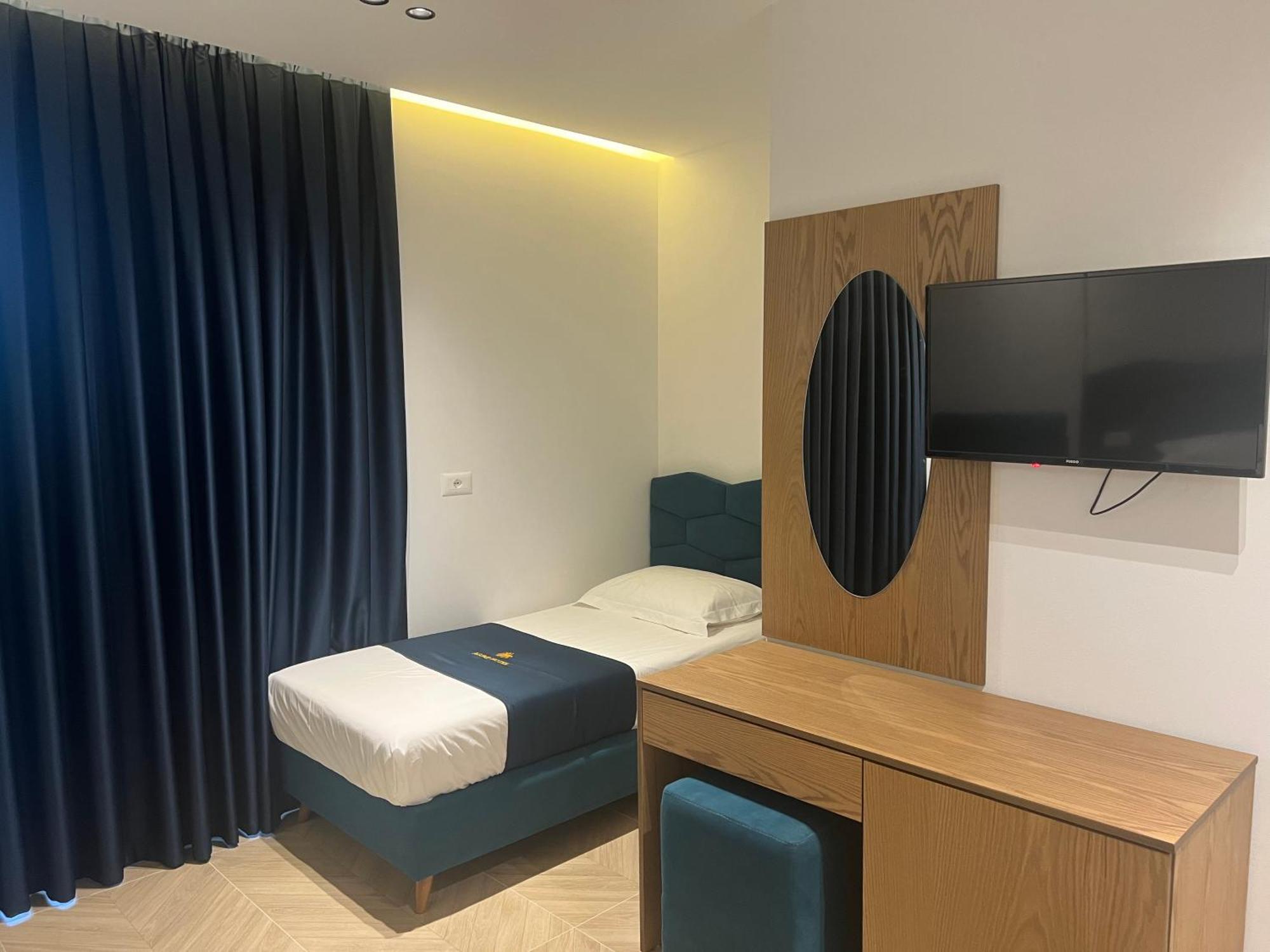 Agimi Hotel Ксамил Екстериор снимка